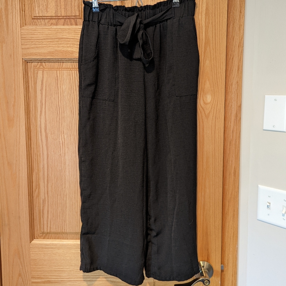 Maurices Black Paperbag Crops | S
